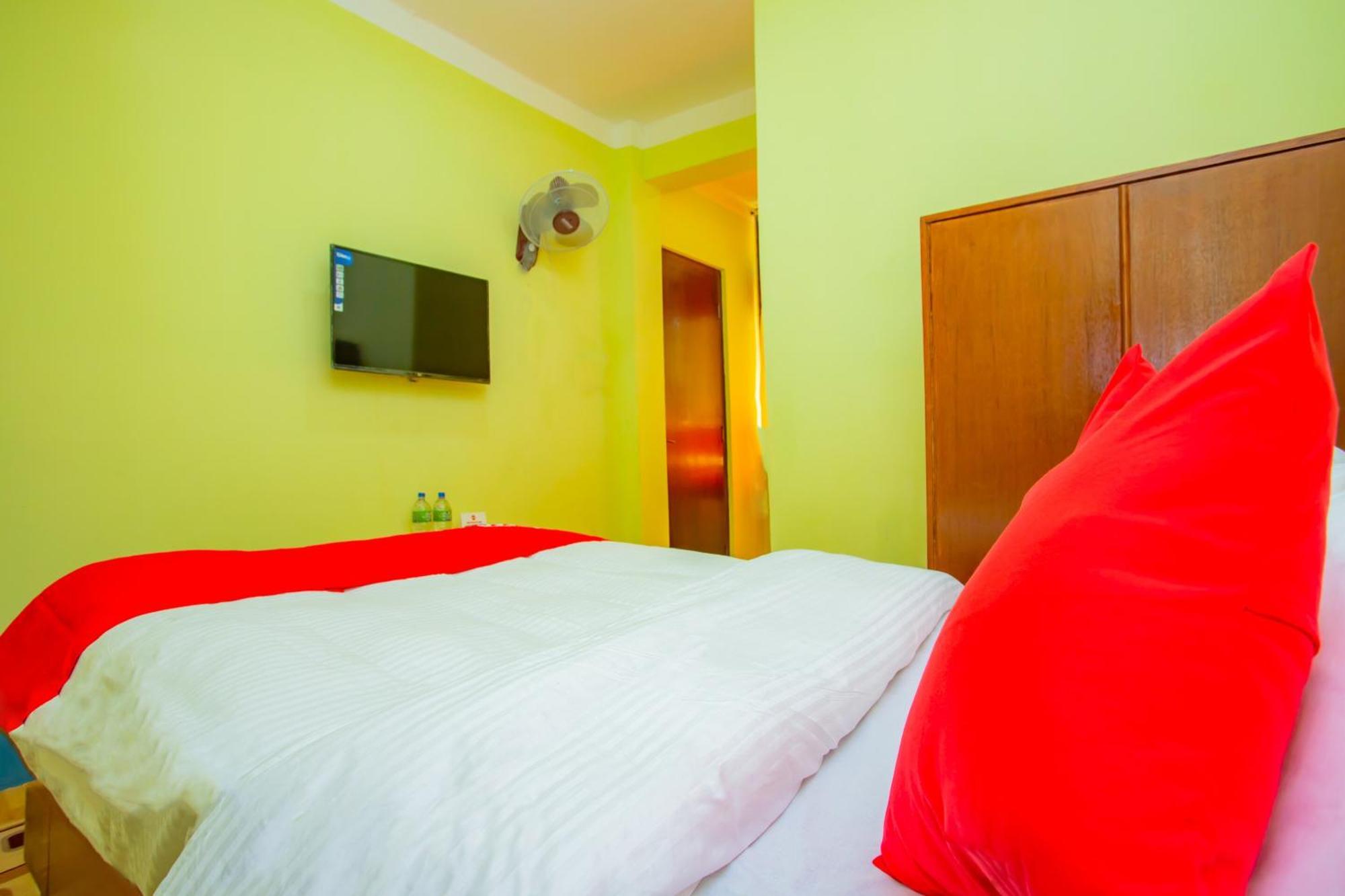Oyo 589 Hotel Trimurti Kathmandu Bagian luar foto