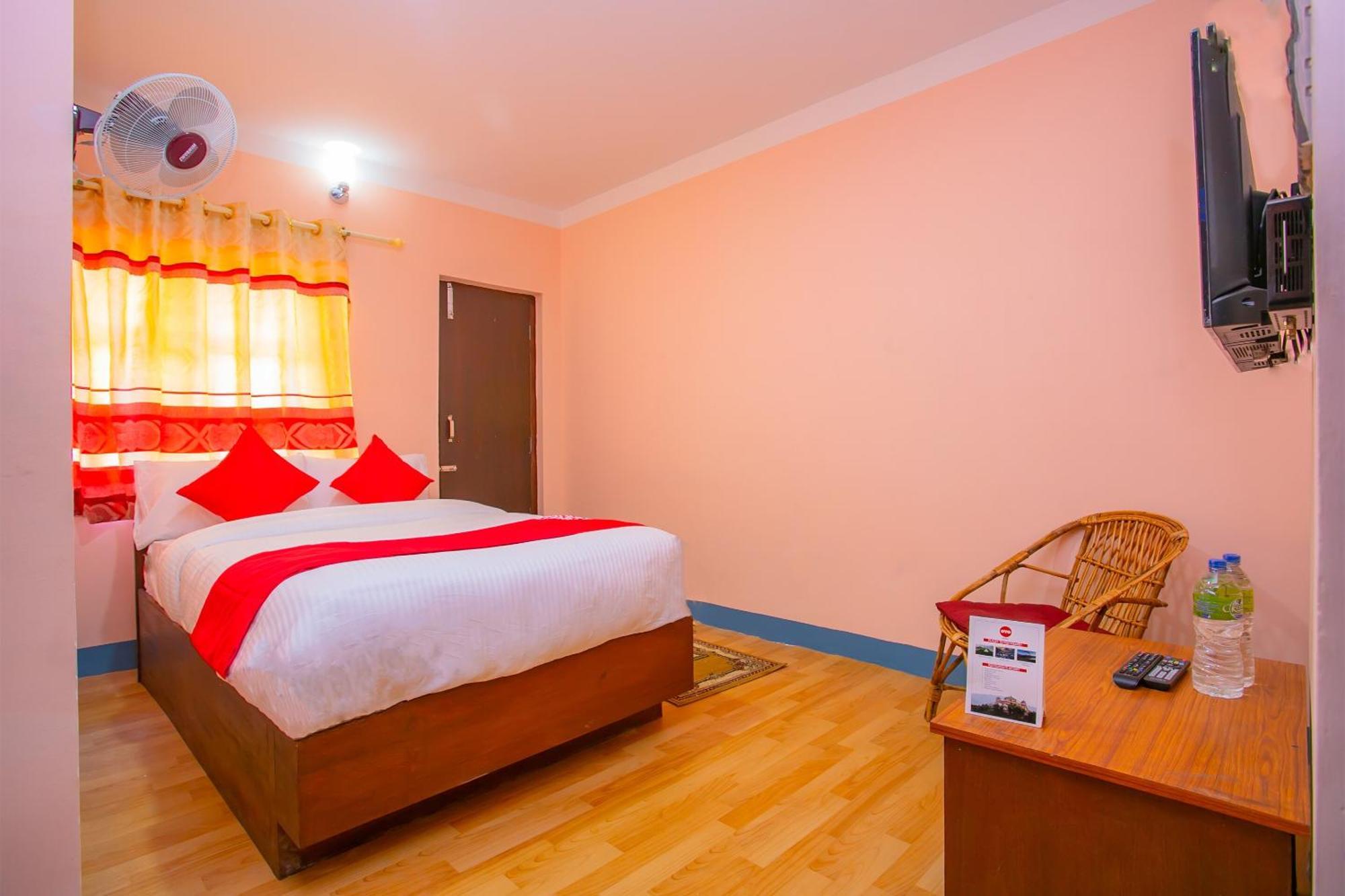 Oyo 589 Hotel Trimurti Kathmandu Bagian luar foto