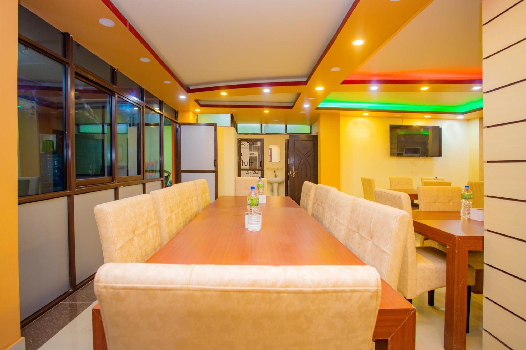 Oyo 589 Hotel Trimurti Kathmandu Bagian luar foto