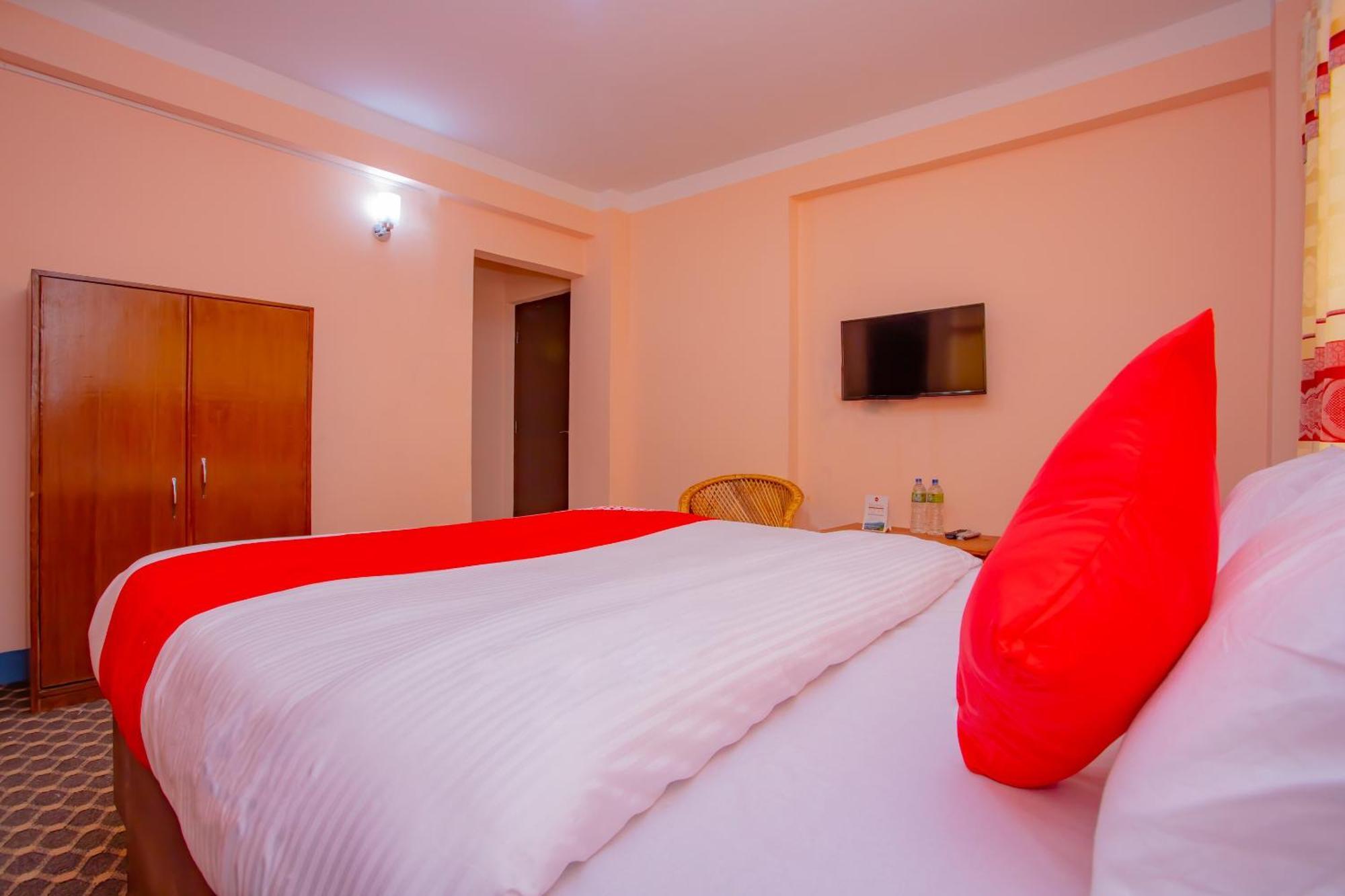 Oyo 589 Hotel Trimurti Kathmandu Bagian luar foto