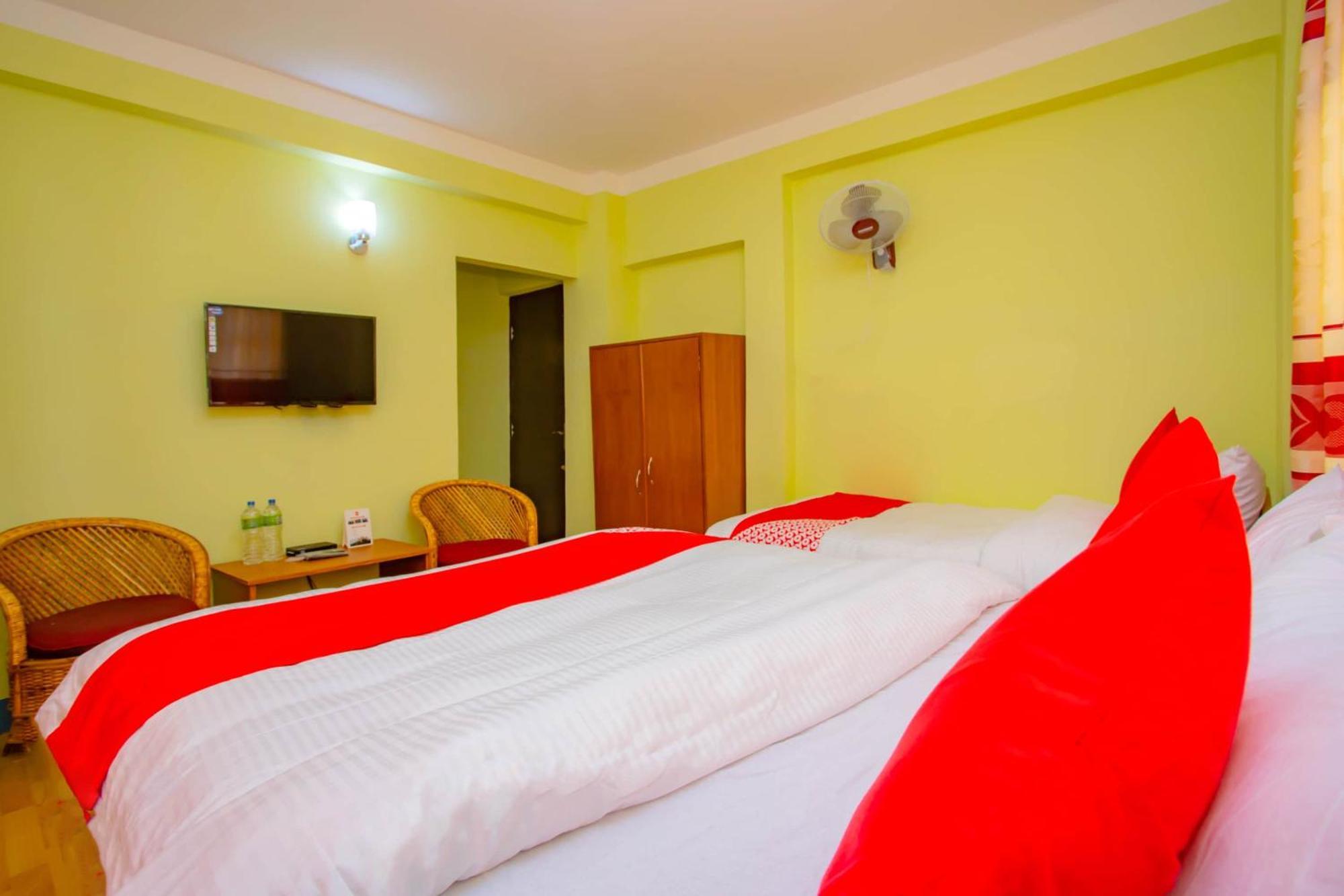 Oyo 589 Hotel Trimurti Kathmandu Bagian luar foto
