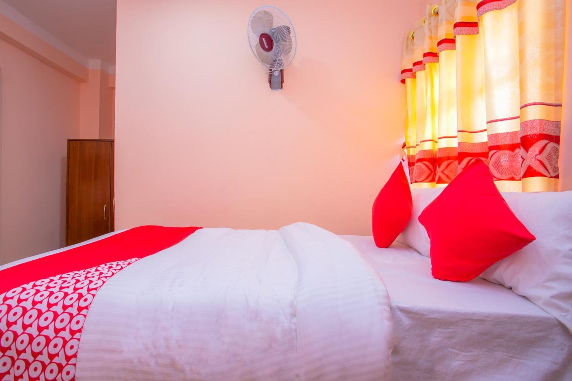 Oyo 589 Hotel Trimurti Kathmandu Bagian luar foto