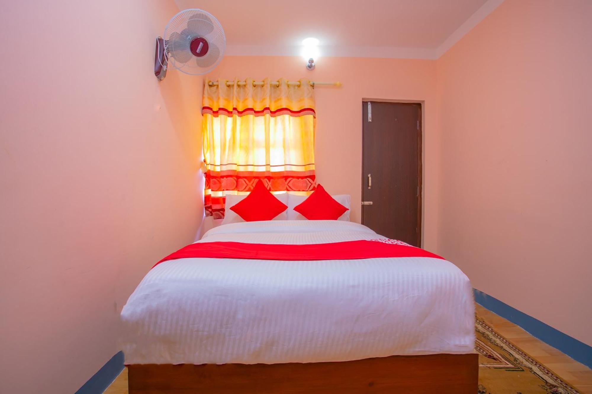 Oyo 589 Hotel Trimurti Kathmandu Bagian luar foto