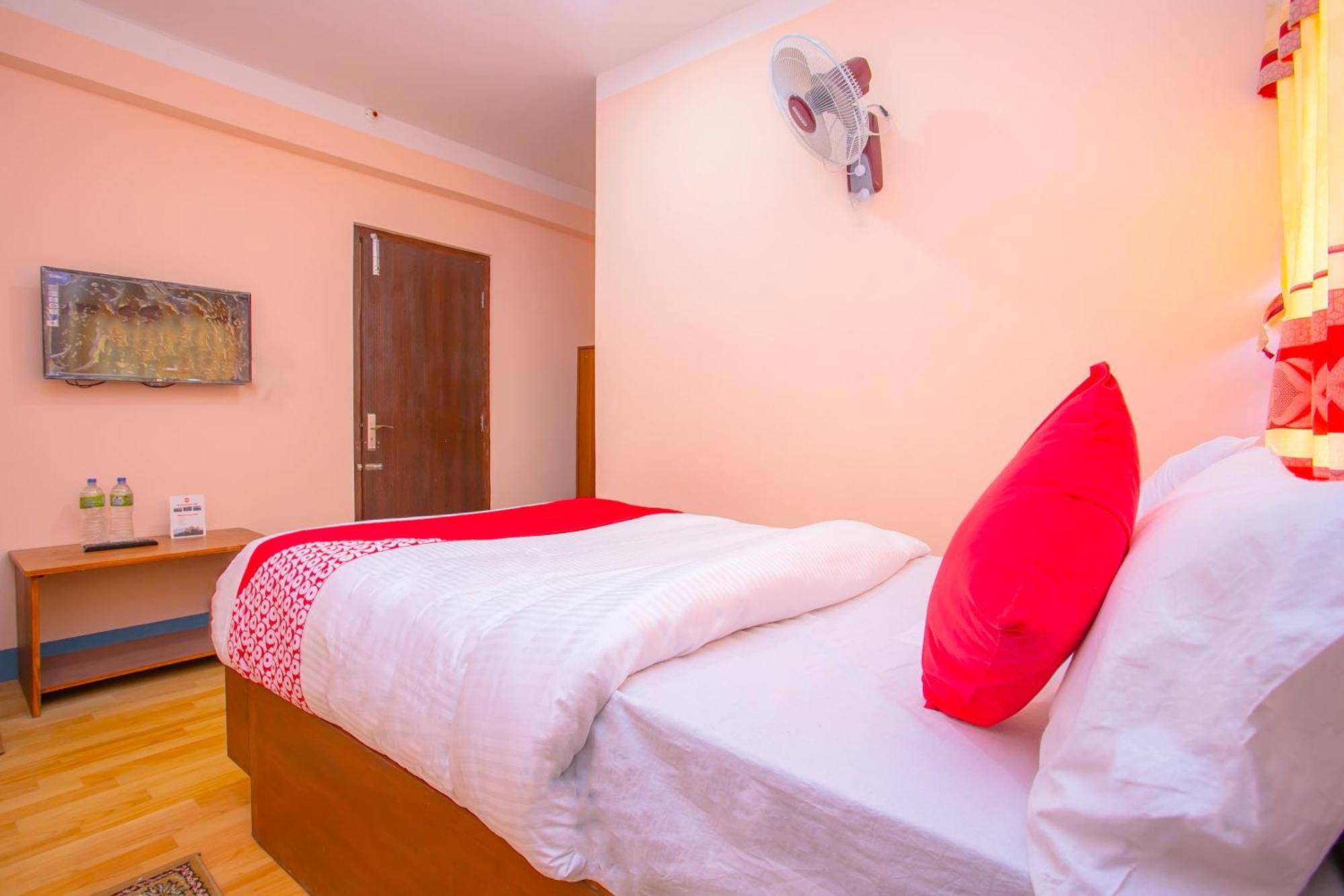 Oyo 589 Hotel Trimurti Kathmandu Bagian luar foto