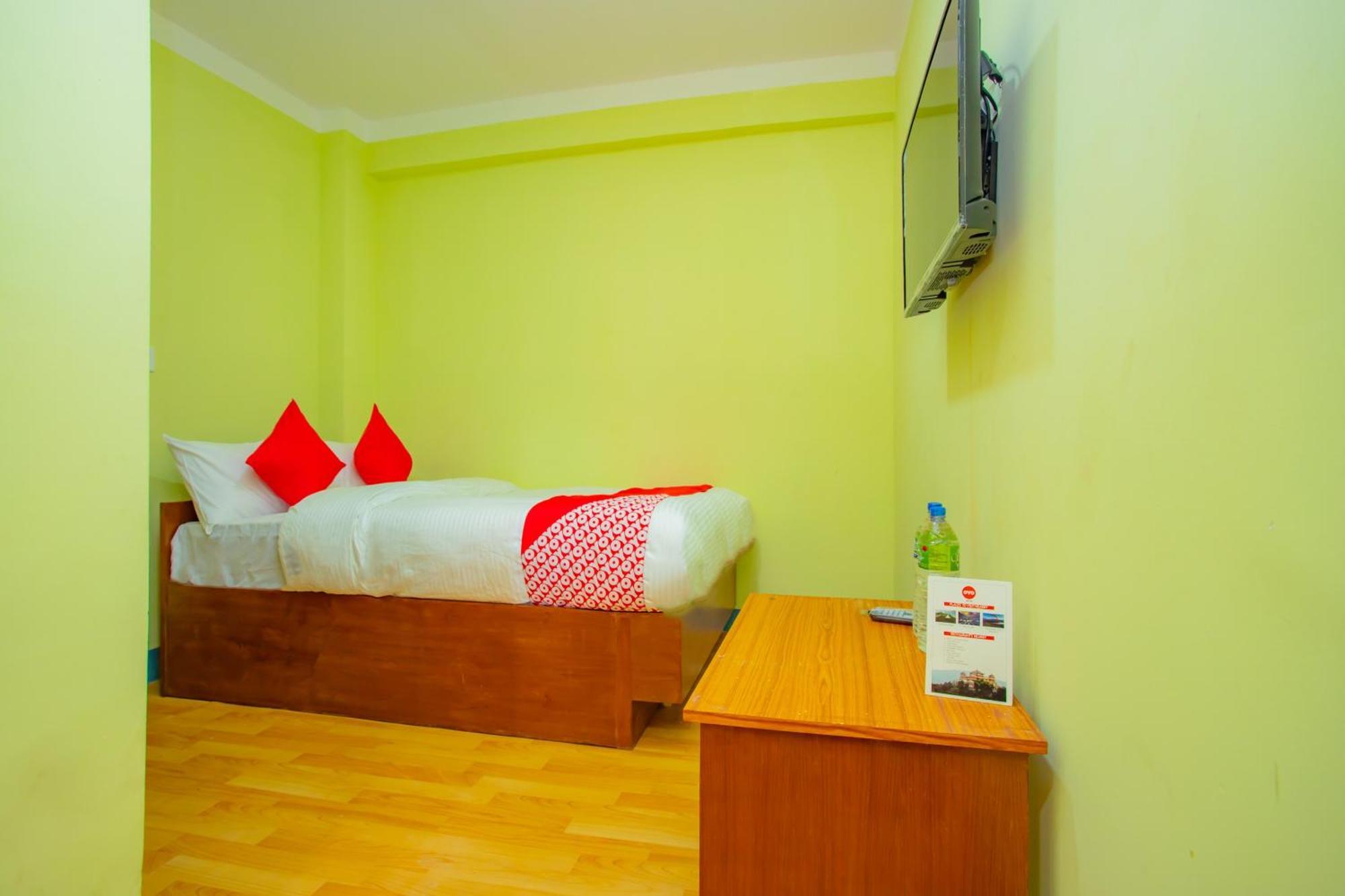 Oyo 589 Hotel Trimurti Kathmandu Bagian luar foto