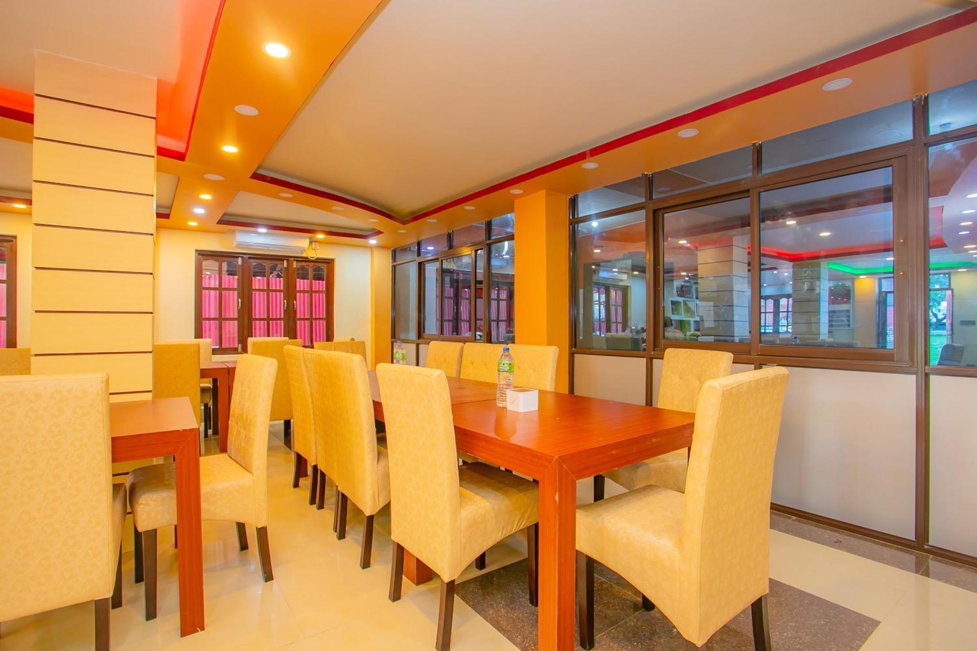 Oyo 589 Hotel Trimurti Kathmandu Bagian luar foto