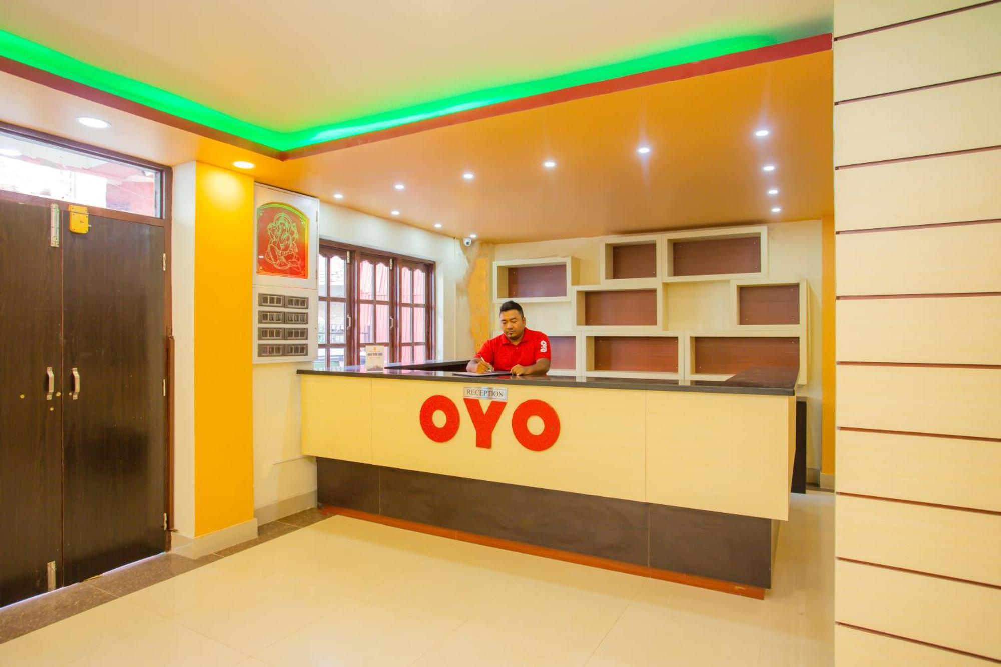 Oyo 589 Hotel Trimurti Kathmandu Bagian luar foto